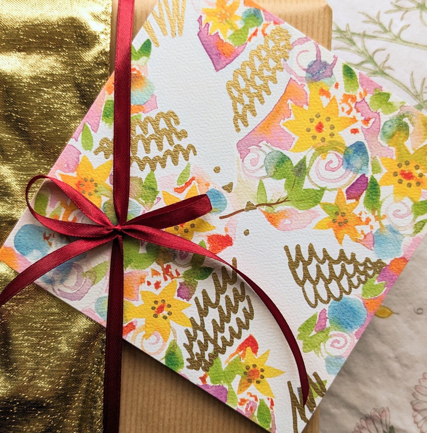 Hand detailed with gold, this floral, Dove greetings card features two white doves exchanging an olive branch. Symbolic of love and unity. Perfect for engagements, weddings, Valentine's Day, anniversaries, Birthday's, cards for siblings, cards for best friends, and Mother's Day. Size 14 x 14cm and printed on premium quality 300gsm card. Designed by luxury gifts and stationery brand, Bella & The Moon.