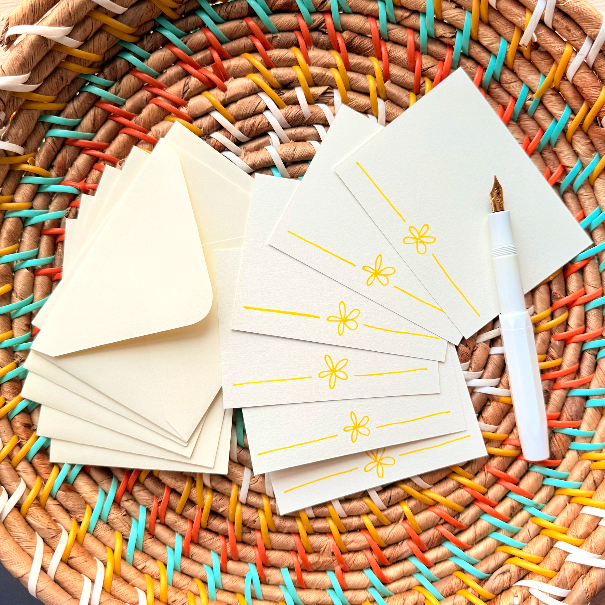Yellow daisy, hand detailed notecards with Kaweco fountain pen. Sets of 6 notecards and envelopes with hand detailed designs on each card. Gifts for birthdays or to send to friends. A7 in size. Bella & The Moon gifts and stationery