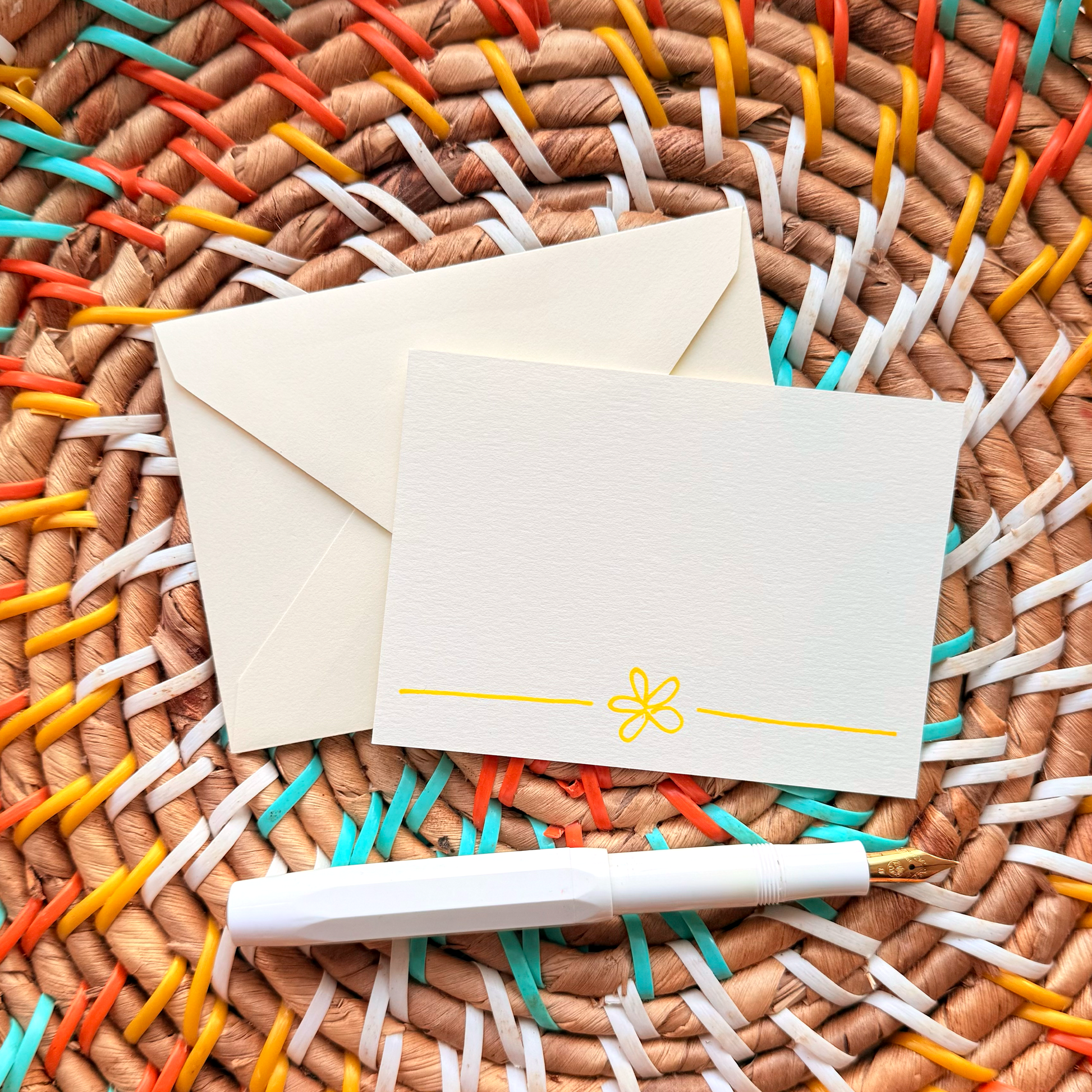 Yellow daisy, hand detailed notecards with Kaweco fountain pen. Sets of 6 notecards and envelopes with hand detailed designs on each card. Gifts for birthdays or to send to friends. A7 in size. Bella & The Moon gifts and stationery