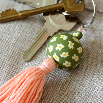 Handmade Daisy Keyring - Bella & The Moon (Handmade Gifts and Stationery)