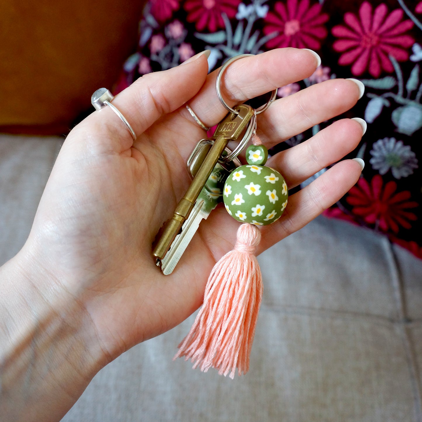 Handmade Daisy Keyring's - Large -Bella & The Moon (Handmade Gifts and Stationery)